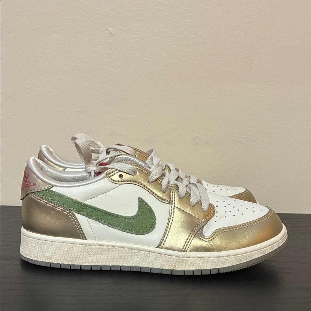 Air Jordan 1 Retro Low OG GS 'Year of the Dragon size 6